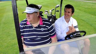 Joey Barton et Pierre Ménès : après les insultes, complices pour un court-métrage de Rod Fanni