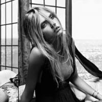 Cara Delevingne : sexy et chic pour la collection automne-hiver de YSL
