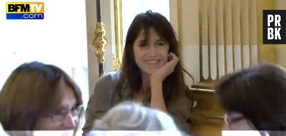 Yvan Attal demande Charlotte Gainsbourg en mariage lors de la remise de médailles de Chevalier de l'Ordre du mérite nationale