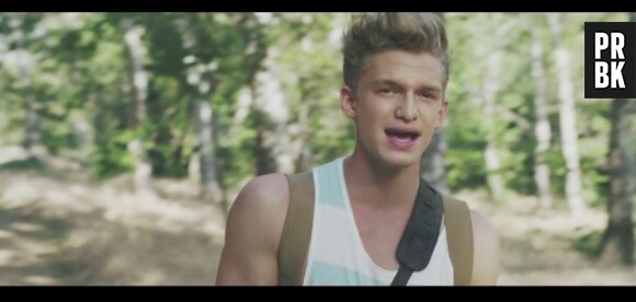 Cody Simpson présente Summertime of Our Lives, son nouveau single, extrait de l'album "Surfers Paradise"