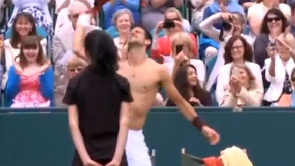 Novak Djokovic : strip-tease et imitation de Maria Sharapova avant Wimbledon