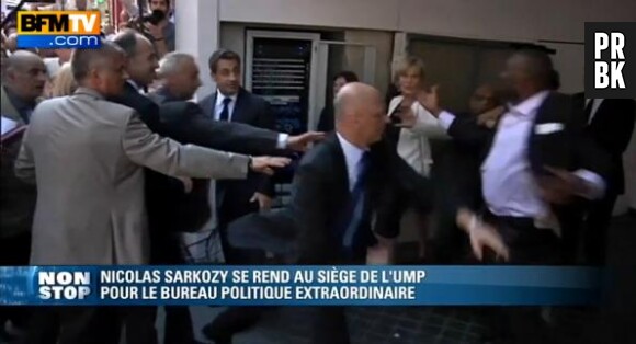 Un admirateur s'est jeté sur Nicolas Sarkozy lors de son arrivée au siège de l'UMP