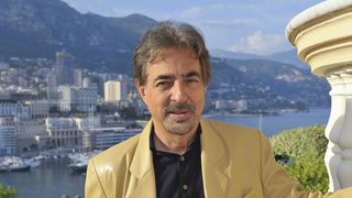 Esprits Criminels - Joe Mantegna : "Je suis toujours surpris par mon personnage après 8 saisons" (INTERVIEW)