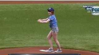 Carly Rae Jepsen ridiculisée pendant un match de baseball
