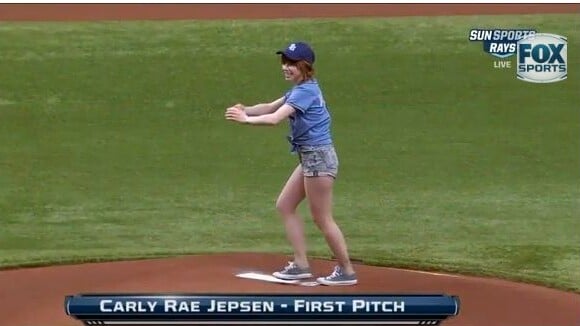 Carly Rae Jepsen ridiculisée pendant un match de baseball