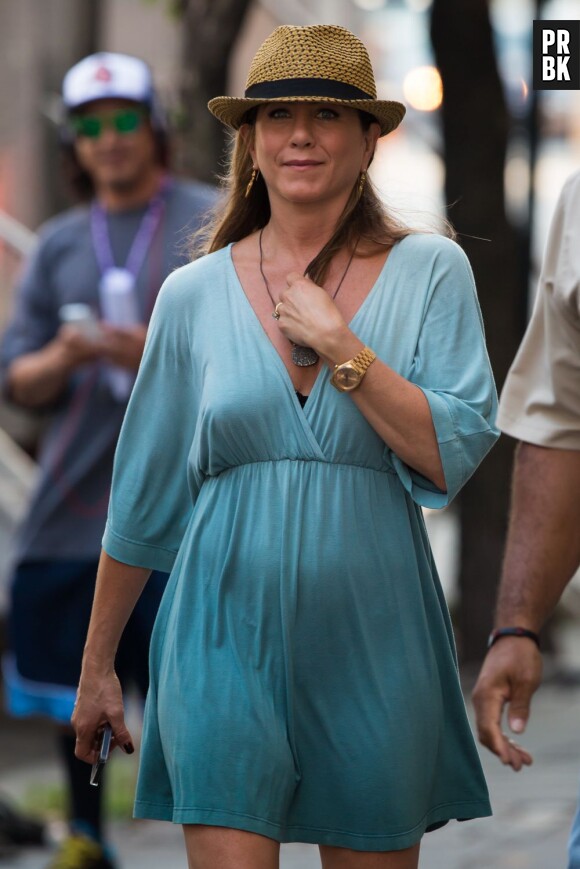 Jennifer Aniston retrouve ses cheveux longs après le tournage de ses scènes à New York le 17 juillet 2013
