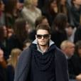 Baptiste Giabiconi en mode mannequin pendant la Fashion Week de Paris, le 5 mars 2013