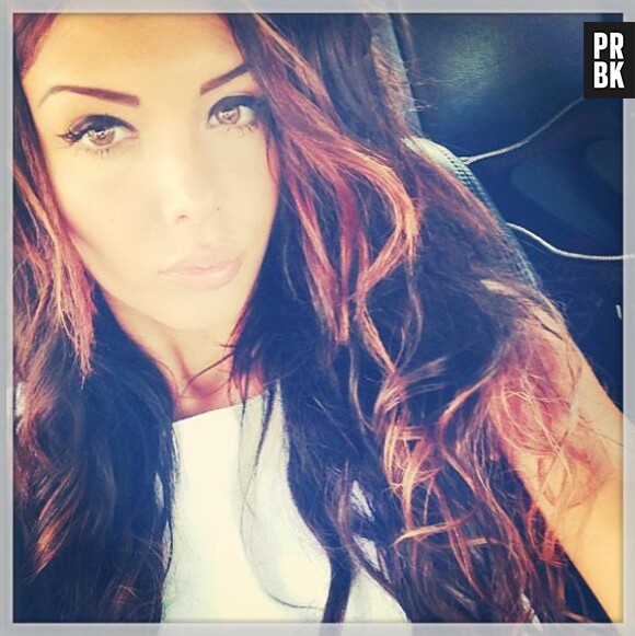 Nabilla Benattia dévoile sa nouvelle couleur de cheveux sur Instagram.