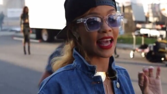Rihanna : la nouvelle styliste présente sa collection urbaine et chic pour River Island