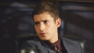 Pretty Little Liars : Julian Morris pose nu et fait monter la température
