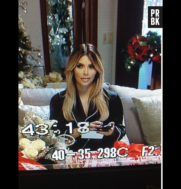 Kim Kardashian en tournage avec son clan pour un épisode spécial Noël à trois mois de la vraie date