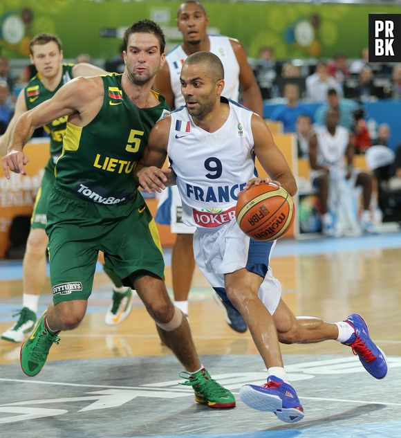 Tony Parker et les Bleus sacrés champions d'Europe 2013 de basket le 22 septembre 2013, à Ljubljana en Slovénie