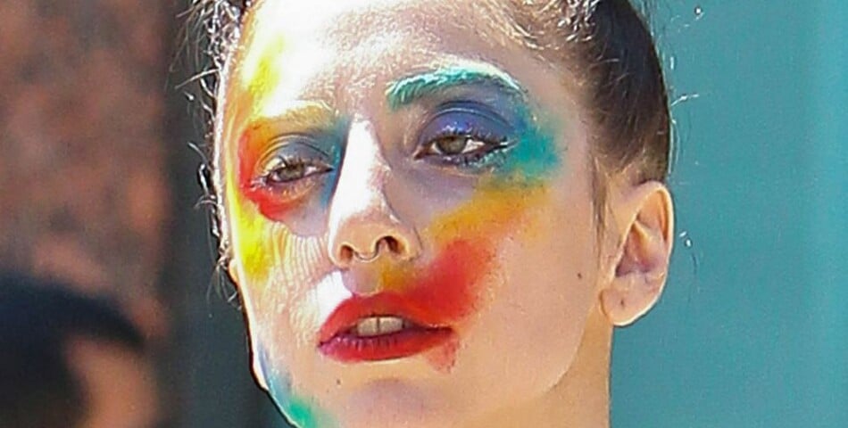 Lady Gaga : un maquillage improbable pour la sortie du single &#039;Applause&#039;