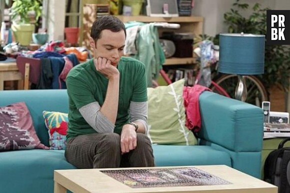 The Big Bang Theory saison 7 : Sheldon fait un puzzle