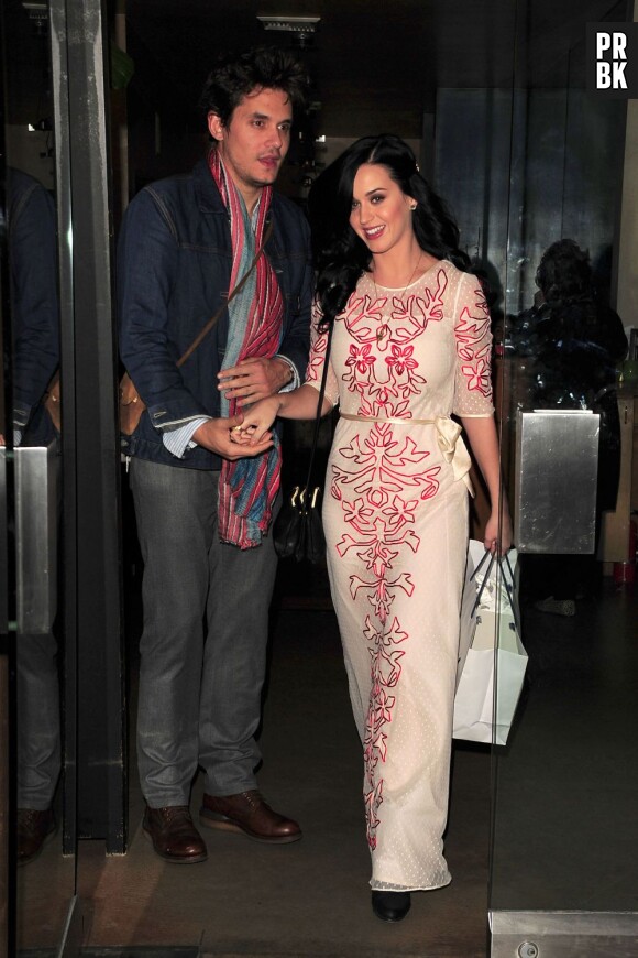 Katy Perry a oublié Russell Brand dans les bras de John Mayer