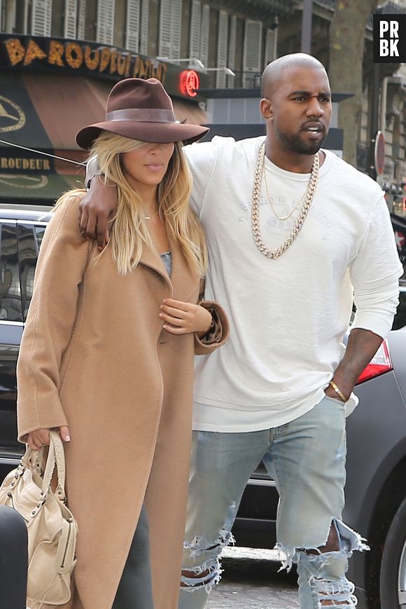 Kim Kardashian : en balade Avenue Montaigne, à Paris, le 28 septembre 2013,
