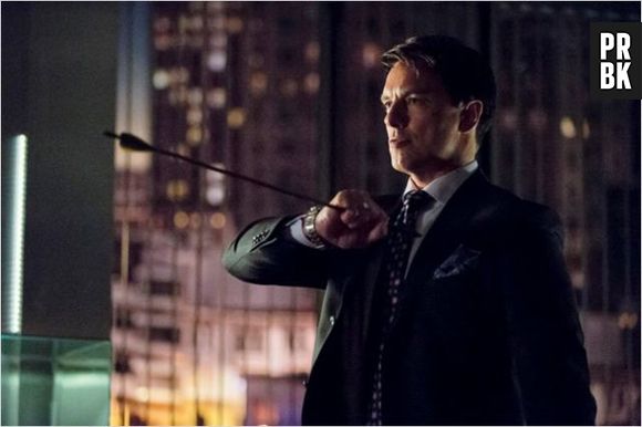 Arrow saison 2 : John Barrowman de retour dans la peau de Malcolm