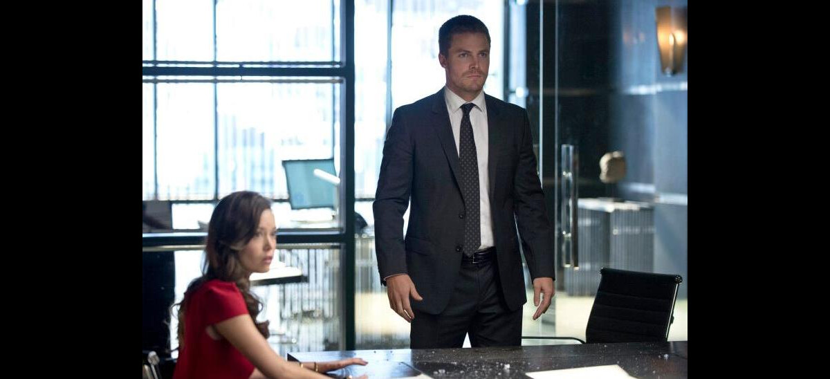 Photo : Arrow saison 2 : Oliver face à de nouveaux dangers - PureBreak