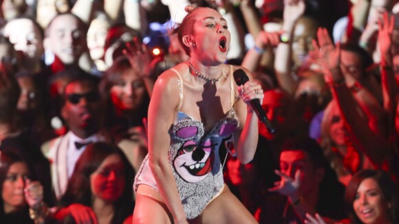 Miley Cyrus "transformée en prostituée par l'industrie"