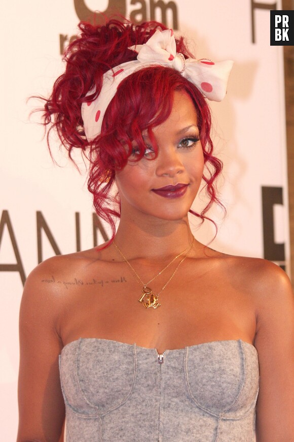Rihanna et ses cheveux roses.