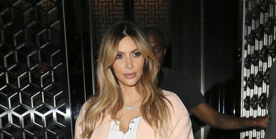 Kim Kardashian à la sortie d&#039;un dîner avec Kanye West, le 20 septembre 2013 à Los Angeles