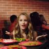 Alison Gold dans le clip de Chinese Food