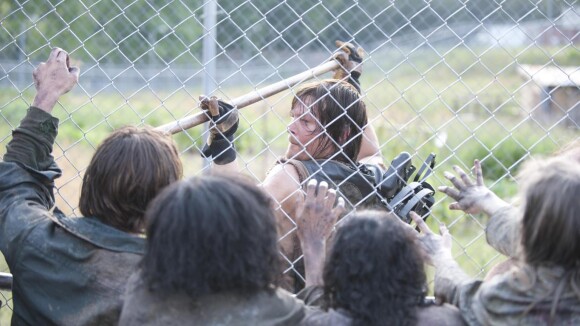 The Walking Dead saison 4, épisode 2 : les zombies débarquent dans la prison