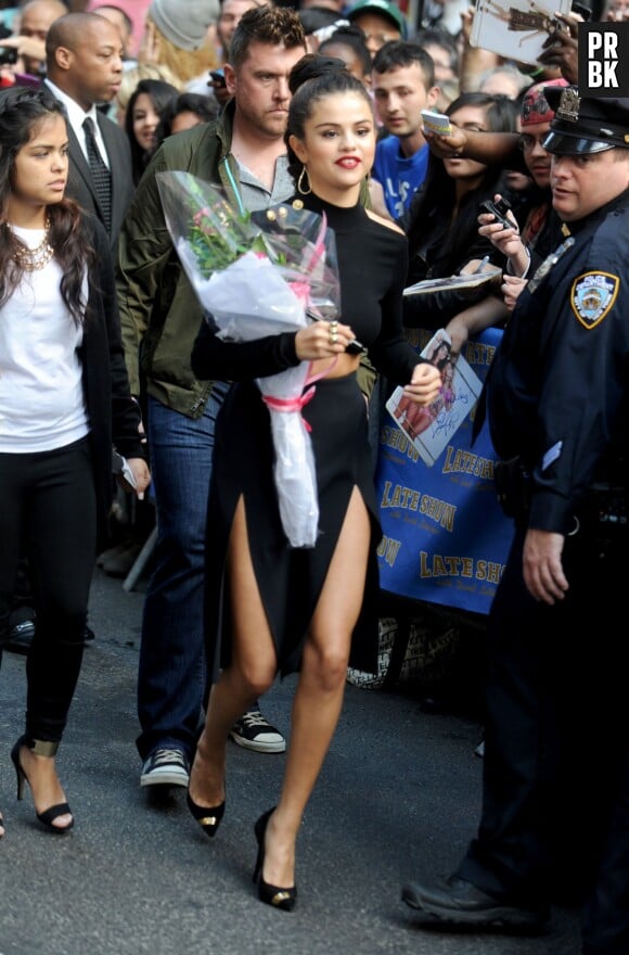Selena Gomez : assaillie par ses fans à la sortie du Late Night de David Letterman à New-York