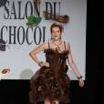 Natacha Polony défile au Salon du chocolat, le 29 octobre 2013