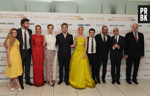 Les acteurs du film à l'avant-première d'Hunger Games l'embrasement le 11 novembre 2013 à Londres