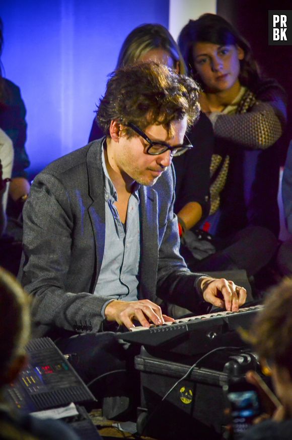 Phoenix en concert acoustique pour Paris in Live de Virgin Radio, le 11 novembre 2013