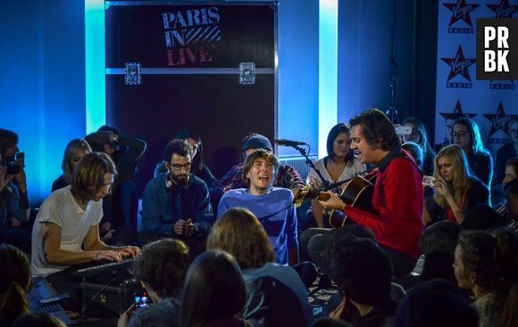 Phoenix en concert acoustique pour Paris in Live de Virgin Radio, le 11 novembre 2013