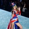 Taylor Swift pendant le défilé Victoria's Secret, le 13 novembre 2013 à New York