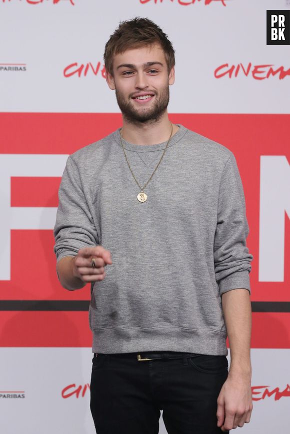Taylor Swift et Douglas Booth, en couple ?