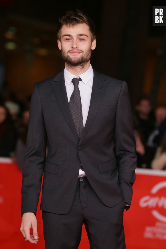 Taylor Swift et Douglas Booth, en couple ?