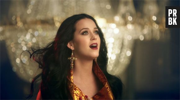 Katy Perry dans le clip de Unconditionally