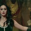 Katy Perry dans le clip de Unconditionally