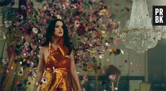 Katy Perry dans le clip de Unconditionally