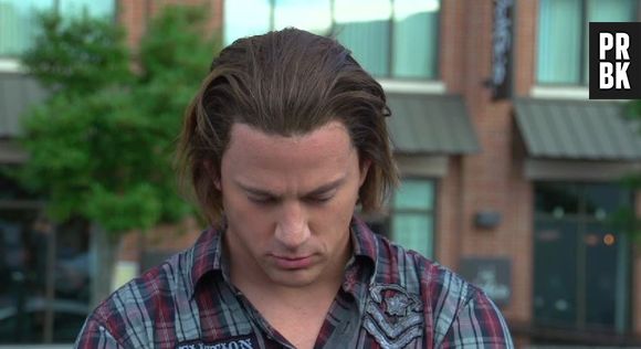 Channing Tatum parodie la vidéo de Jean-Claude Van Damme faisant le grand écart entre deux camions en mouvement