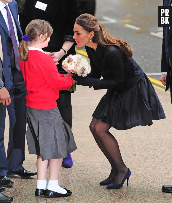 Kate Middleton fait oeuvre de charité à Londres le 20 novembre 2013