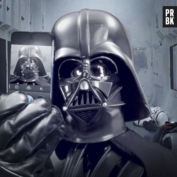 Star Wars 7 : un selfie de Dark Vador pour faire la promo du film