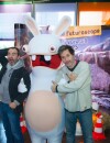 Bruno Solo et Serge Hazanavicius à l'inauguration de l'attraction La machine à Voyager dans le temps avec les Lapins Crétins le 7 décembre 2013