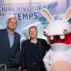 Dominique Hummel, Président du Directoire du Futuroscope, et Yves Guillemot, PDG d'Ubisoft, à l'inauguration de l'attraction La machine à Voyager dans le temps avec les Lapins Crétins le 7 décembre 2013