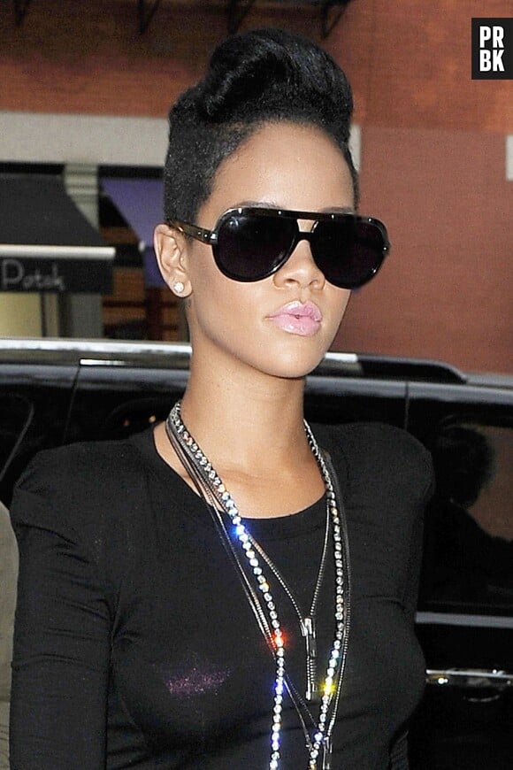 Rihanna : des cache-tétons Bristols Six pour être tendance