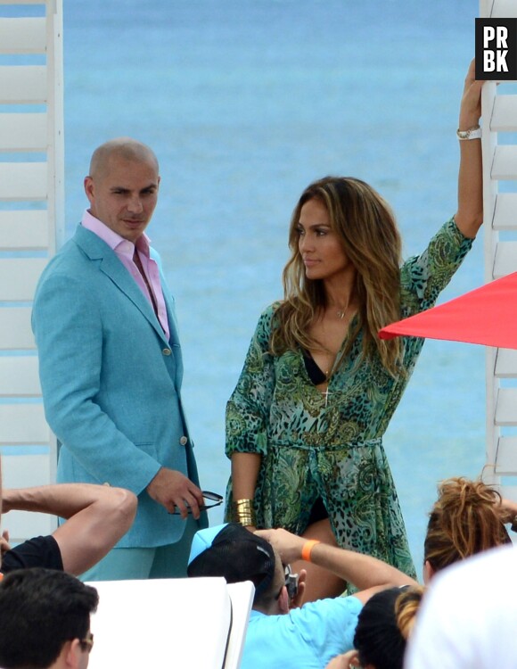 Jennifer Lopez et Pitbull ont été choisi pour interpréter la chanson officielle de la Coupe du Monde 2014