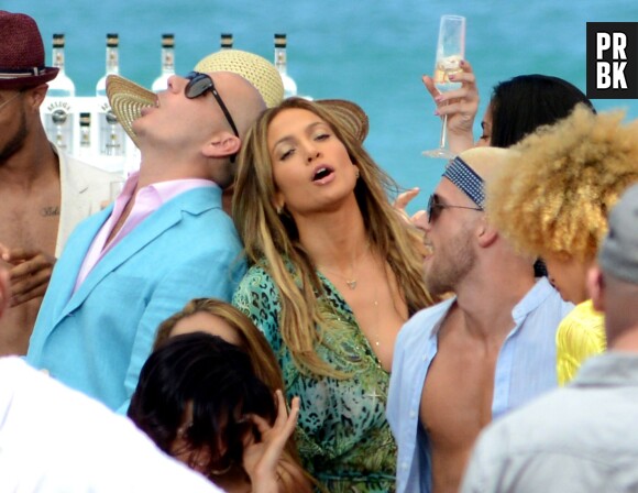 Jennifer Lopez et Pitbull succèdent à Shakira et son Waka Waka