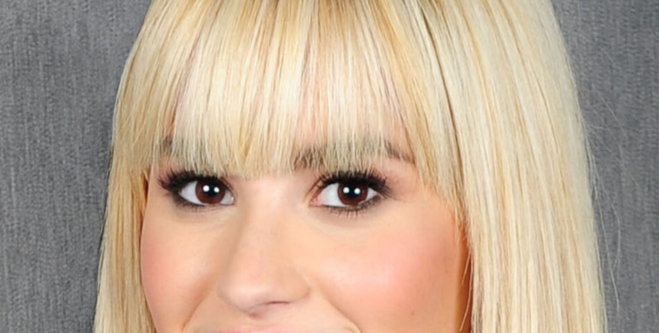 Demi Lovato : blonde à frange