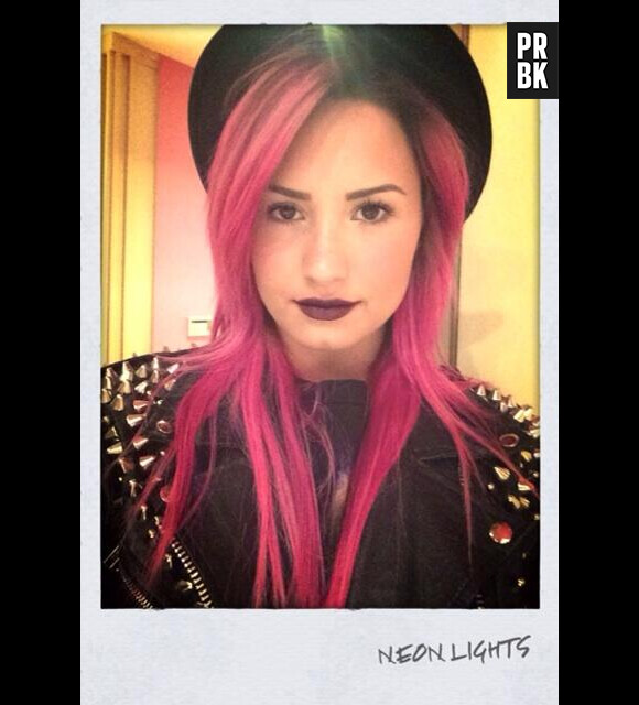 Demi Lovato se teint les cheveux en rose en janvier 2014