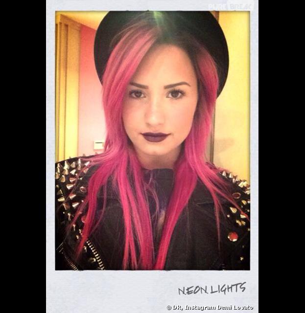 Demi Lovato se teint les cheveux en rose en janvier 2014