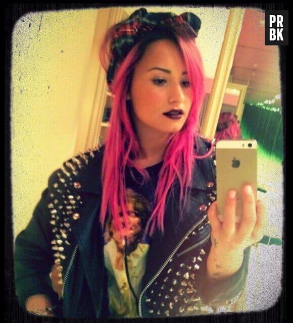 Demi Lovato : ses cheveux roses dévoilés sur Twitter